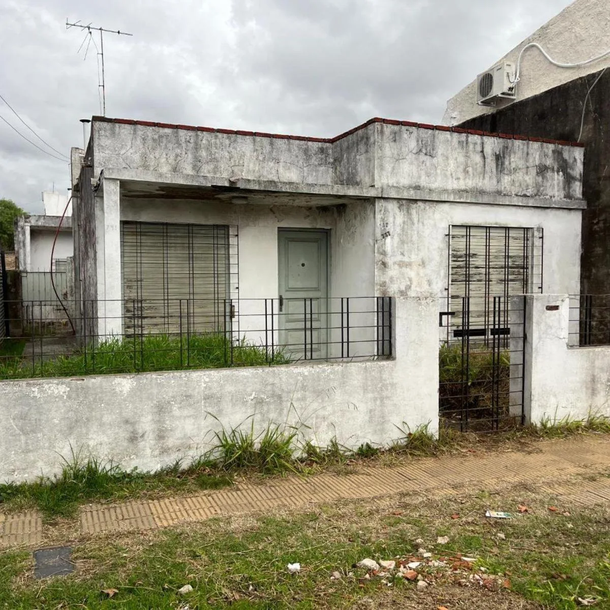 2BR house, large garden
