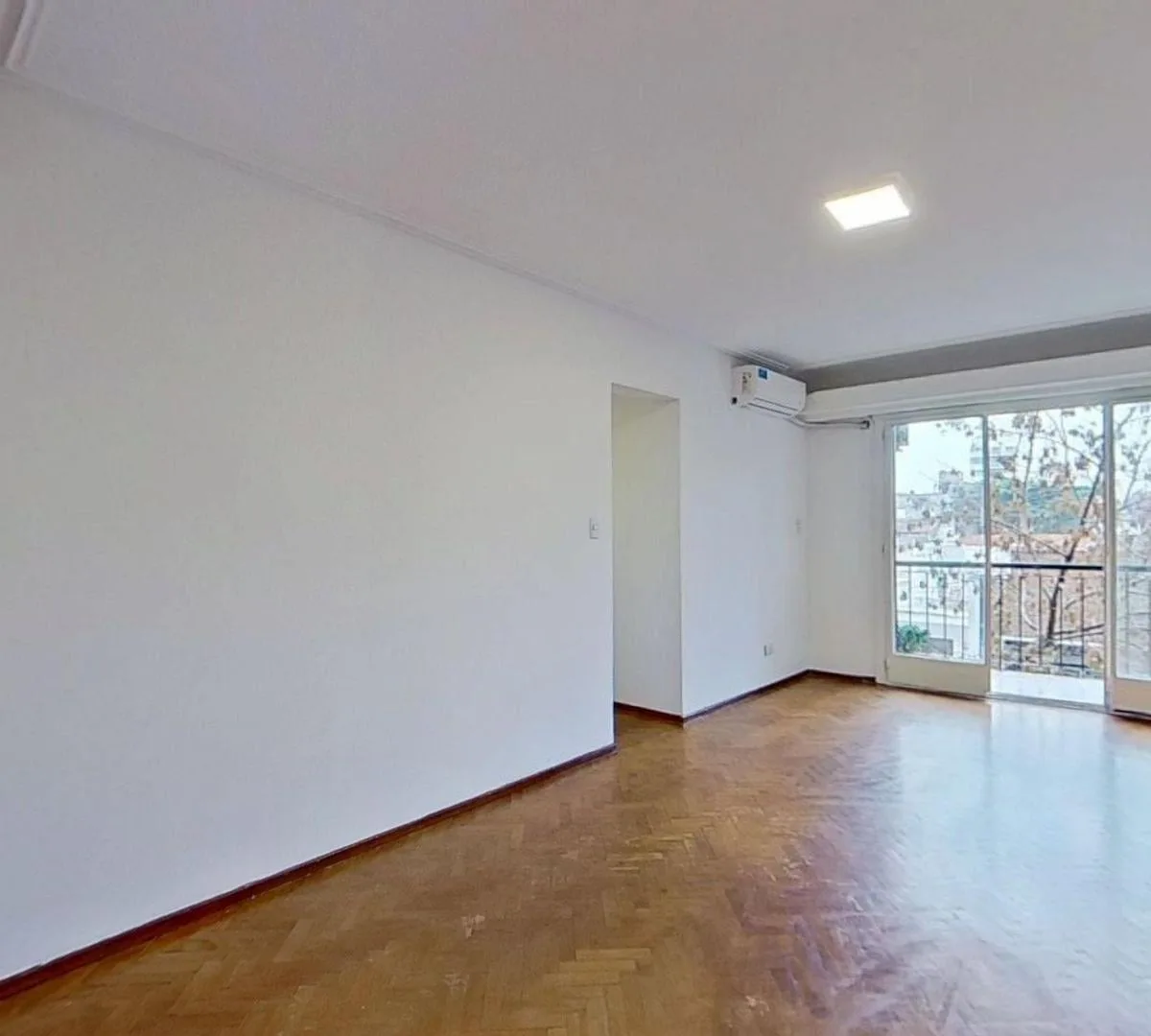 3-room front-facing unit with balcony