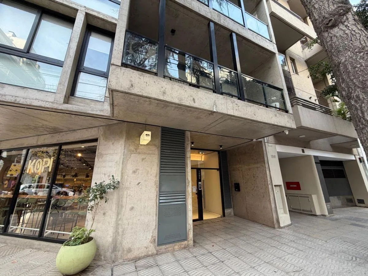 Amplísimo Departamento de 1 Ambiente Dividido en 2 Ambientes, Gran Balcón, Impecable y Confortable