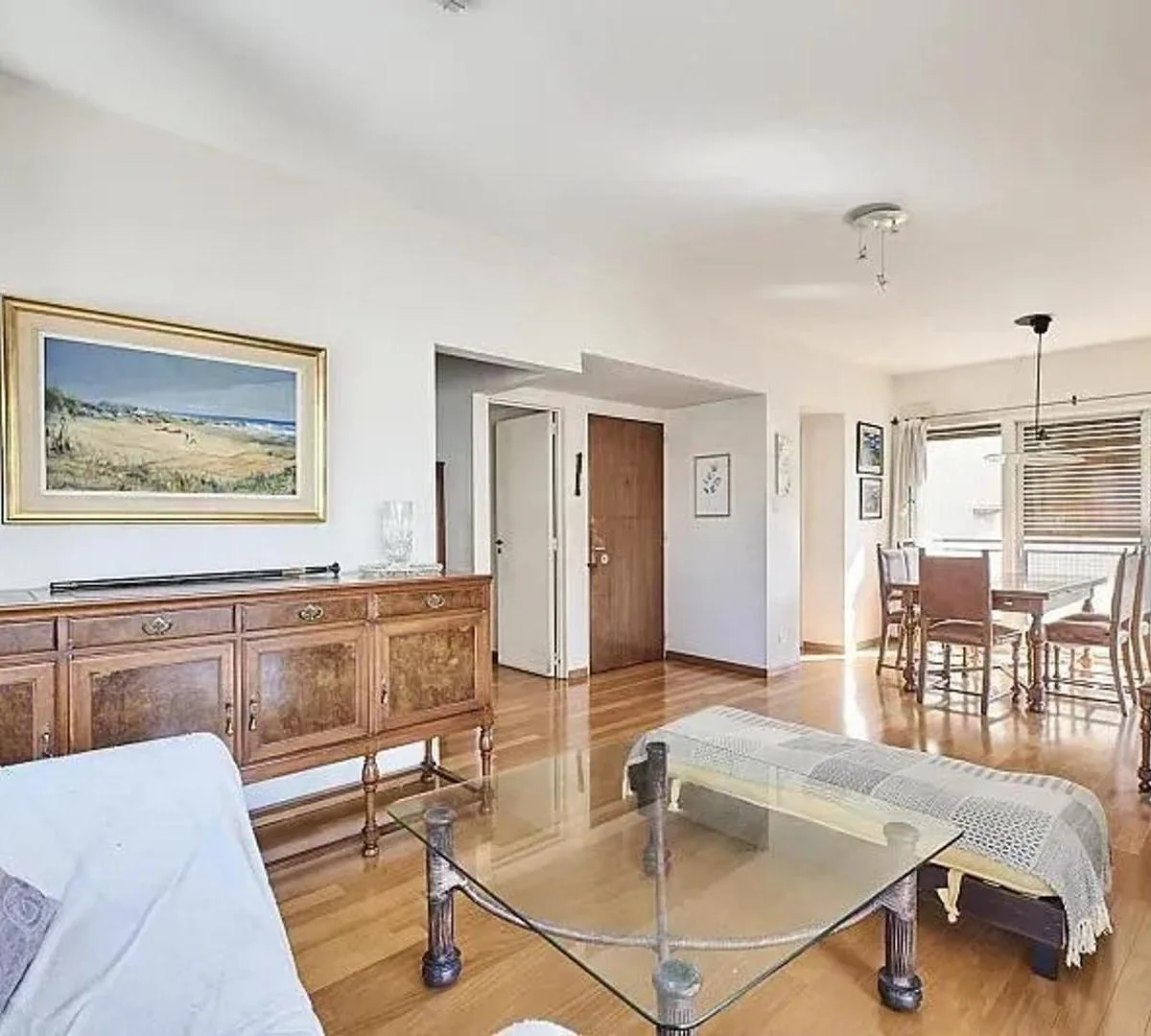 3 suites, 4 baños, balcón