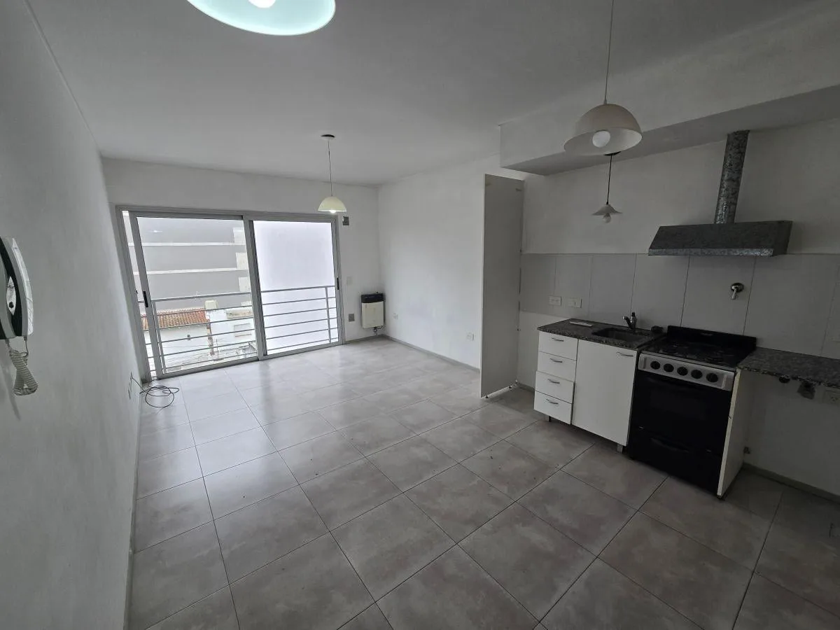 Студия 30 м², французский балкон