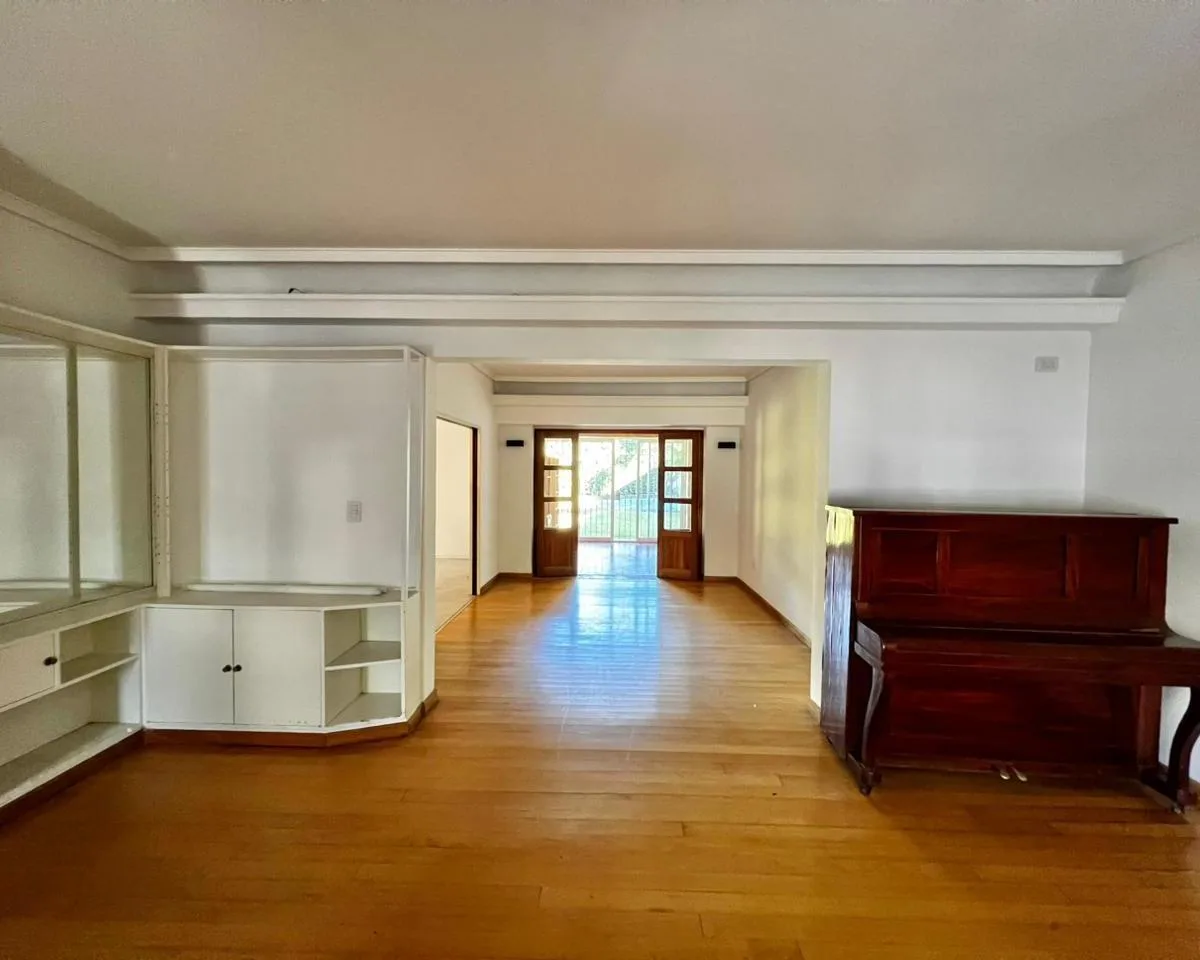 Casa de 5 Ambientes en Alquiler en Acassuso