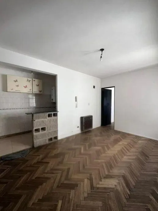 2 ambientes, 40 m², lateral