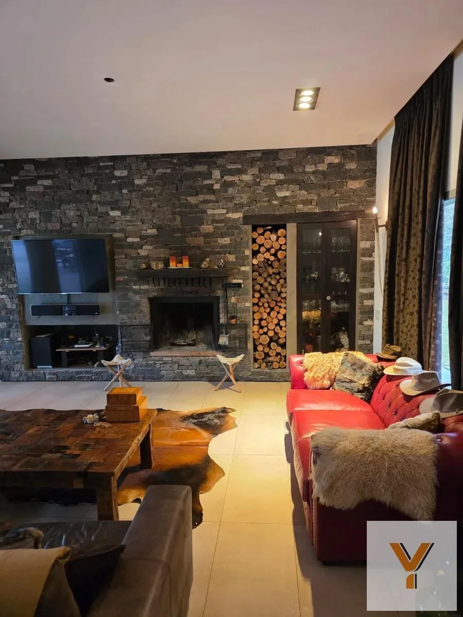 4-bedroom house, garden and grill
