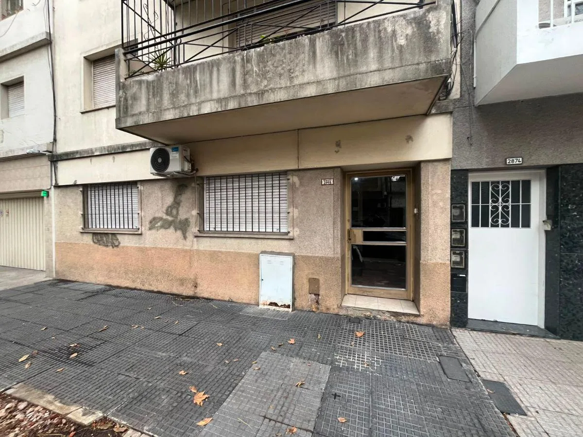 Departamento en Planta Baja de 2 Ambientes Amplios con Patio y Lavadero