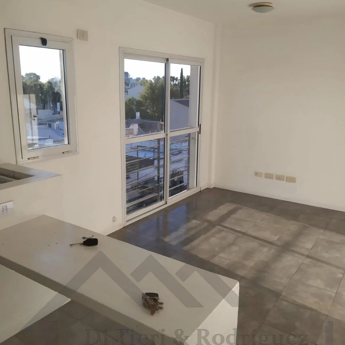 4th floor front avenue