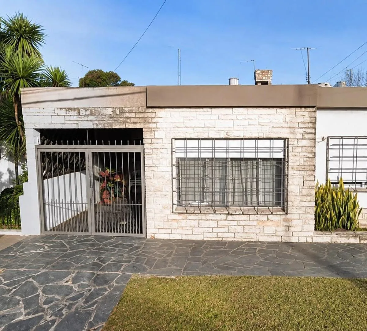 3-room PH, patio and parking