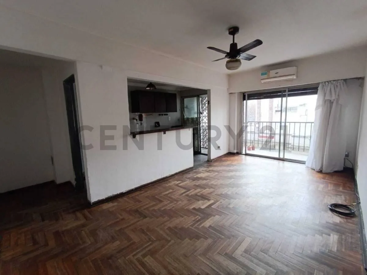 Flores 2-room apartment with balcony