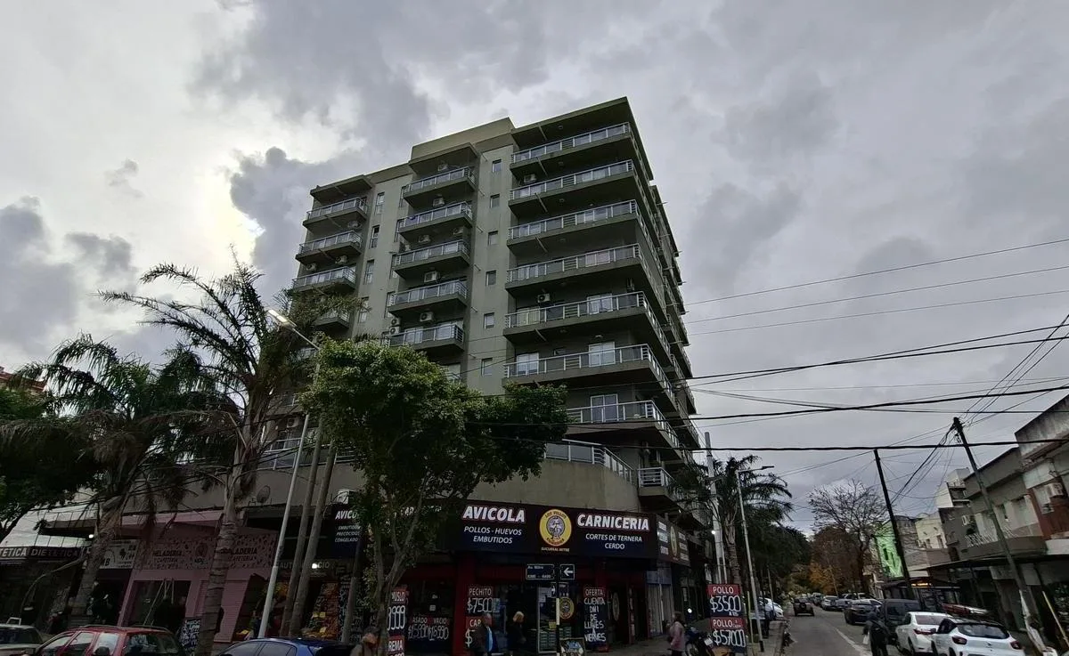 Departamento 2 Ambientes con Cochera en Alquiler en Wilde