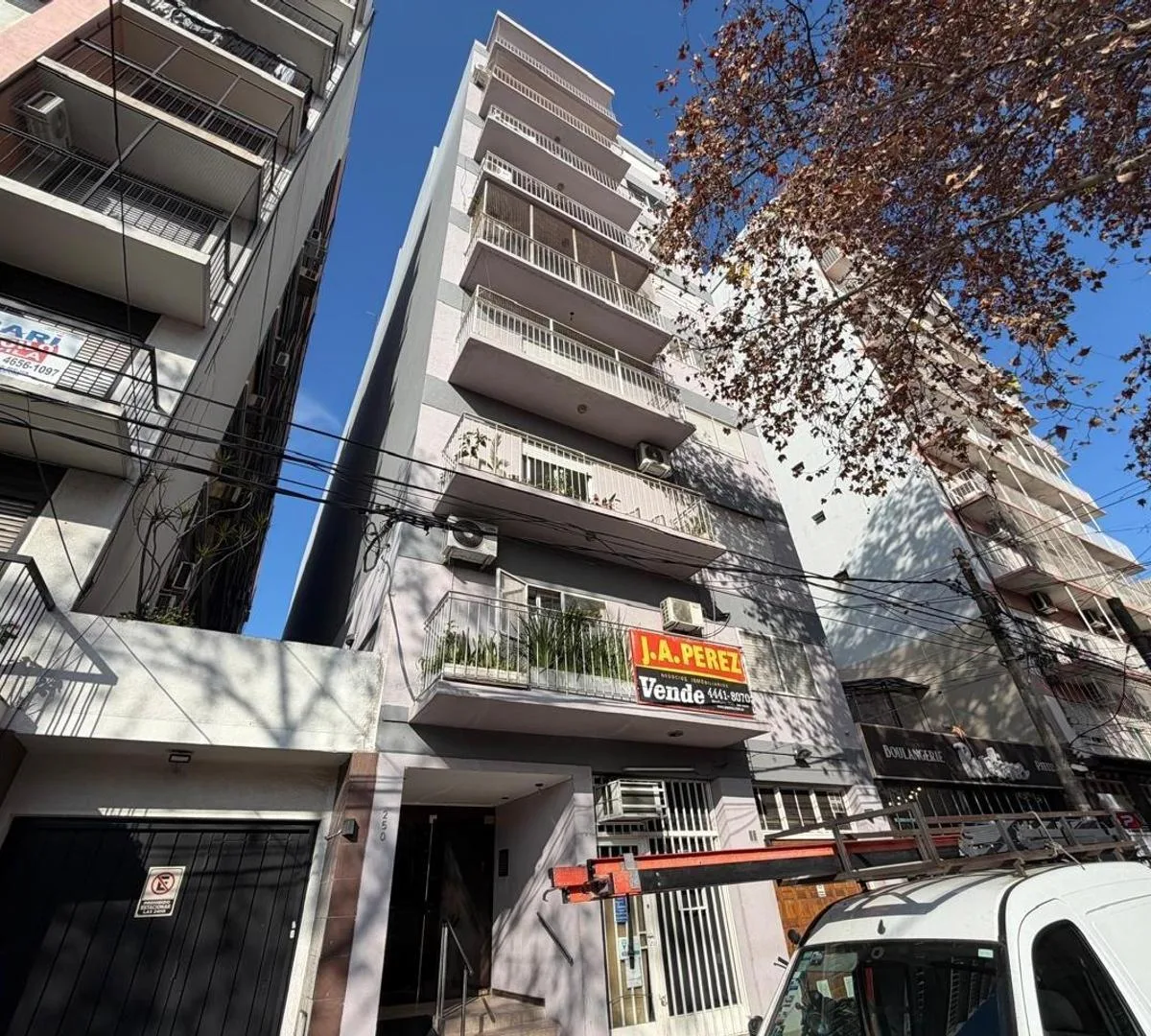 2 ambientes con balcón