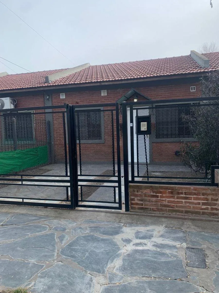 Alquiler Luis Guillon PH 3 Ambientes con Estacionamiento y Patio