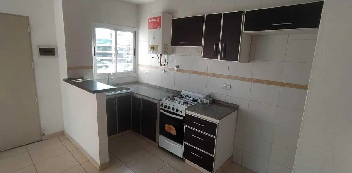 Departamento 2 Ambientes Pb Al Frente C/ Cochera en Alquiler en Lanús Oeste
