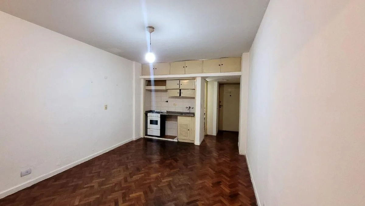 34 m² subdivided studio