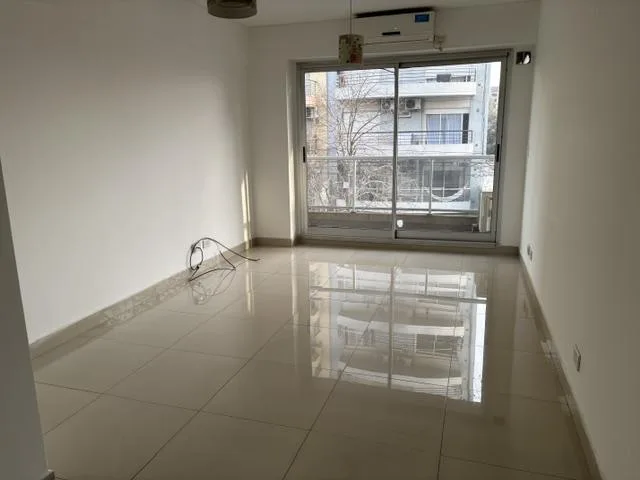Alquiler de Departamento 2 Ambientes con Balcon en Monte Castro