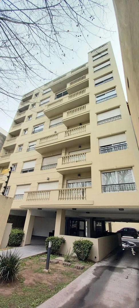 Hermoso Depto de 2 Ambientes con Amplio Comedor, Balcon. Excelente Ubicacion