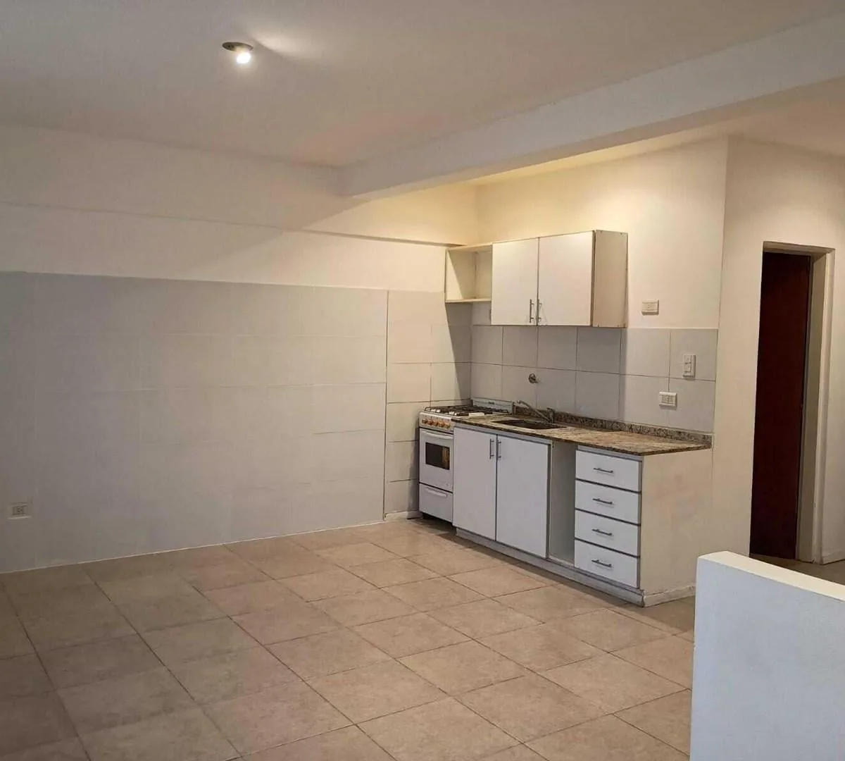 2-room apt, covered parking