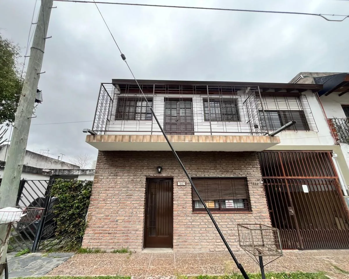 PH de Dos Ambientes en Primer Piso en Castelar