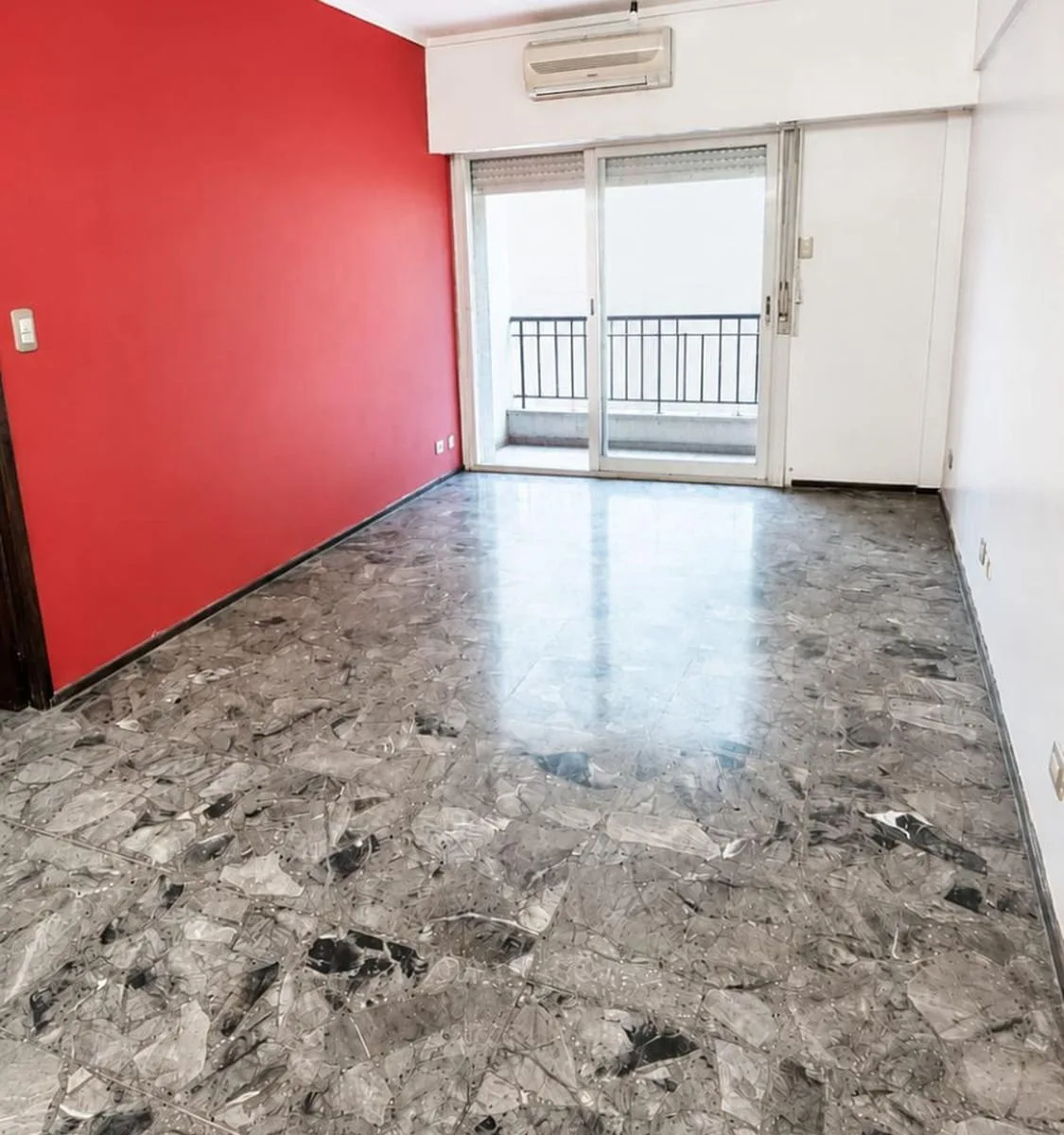 6th floor with 8 m² balcony