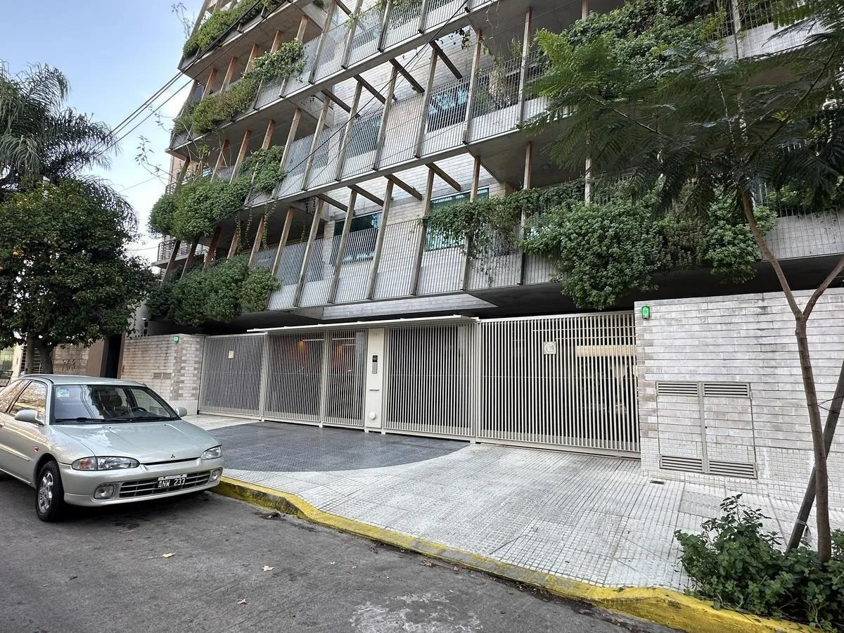 Departamento en Alquiler de 3 Ambientes con Balcón en La Lucila, Vicente López