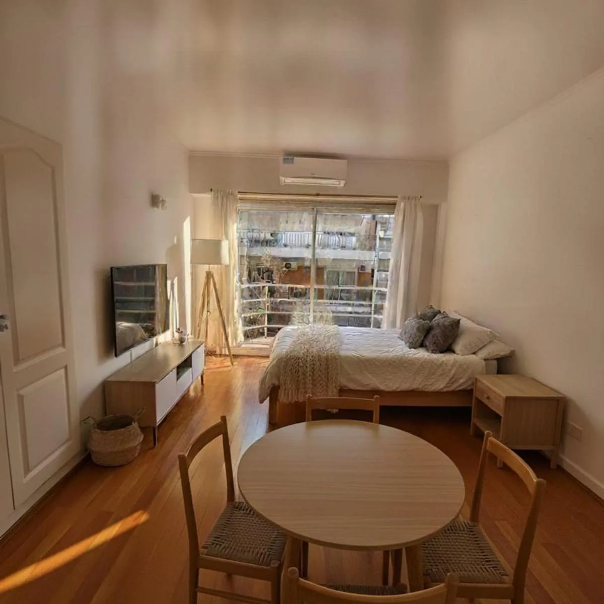 Studio com varanda e piscina