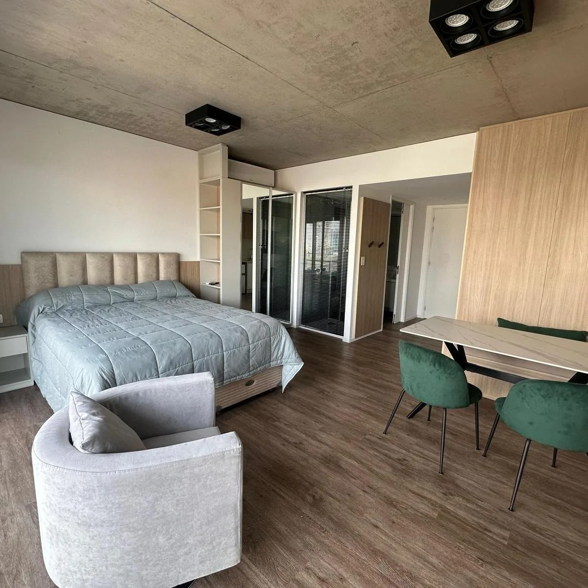 Меблированная студия с amenities