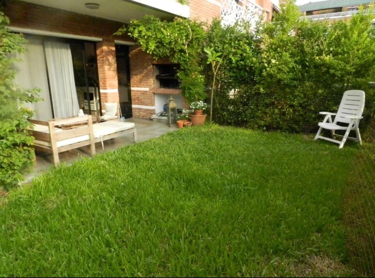 Jardim privativo, vaga coberta