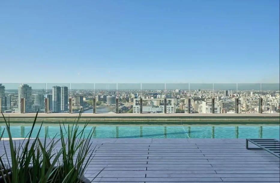 Studio sem mobília, vista para o rio