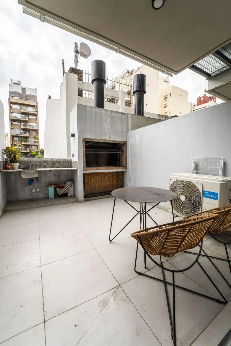 Monoambiente con terraza y parrilla