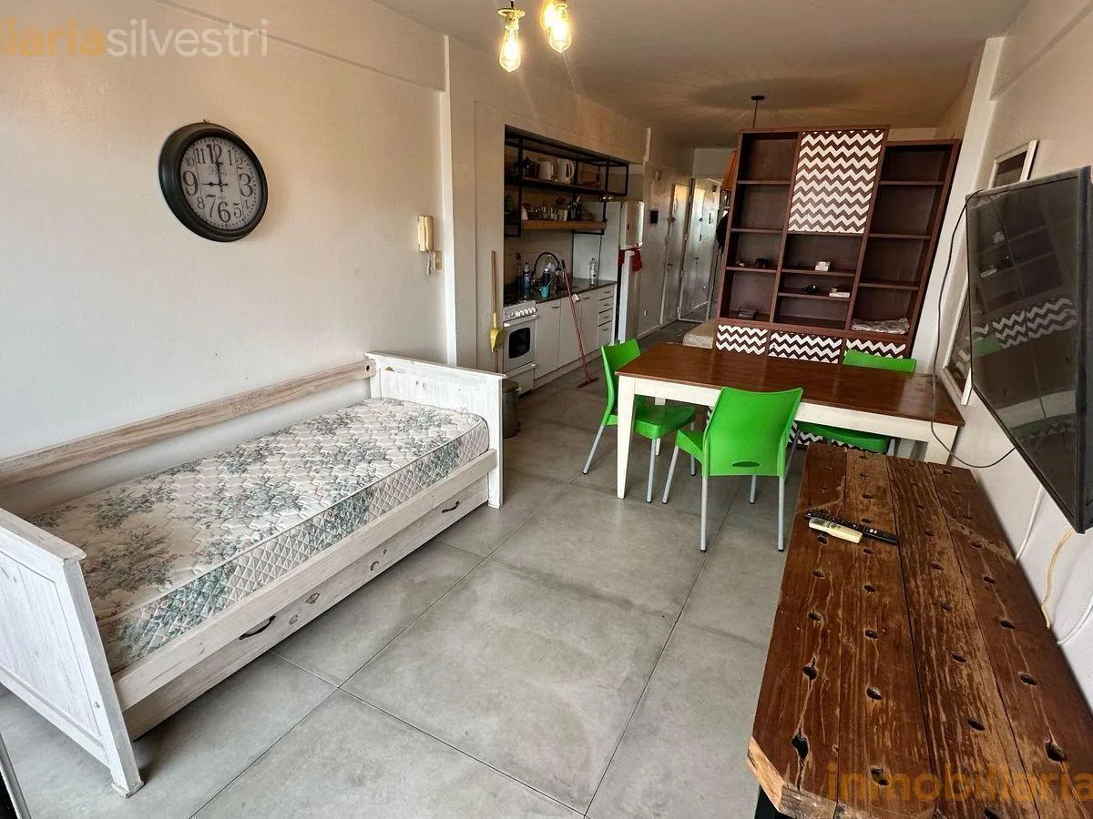 Studio mobiliado com varanda