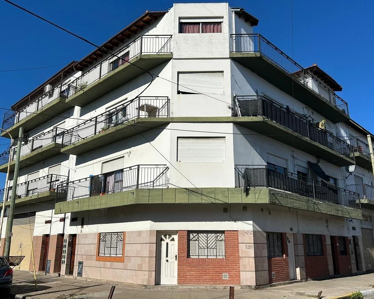 Depto. 2 Amb Al Frente con Balcón en San Justo (Bº San Nicolás)