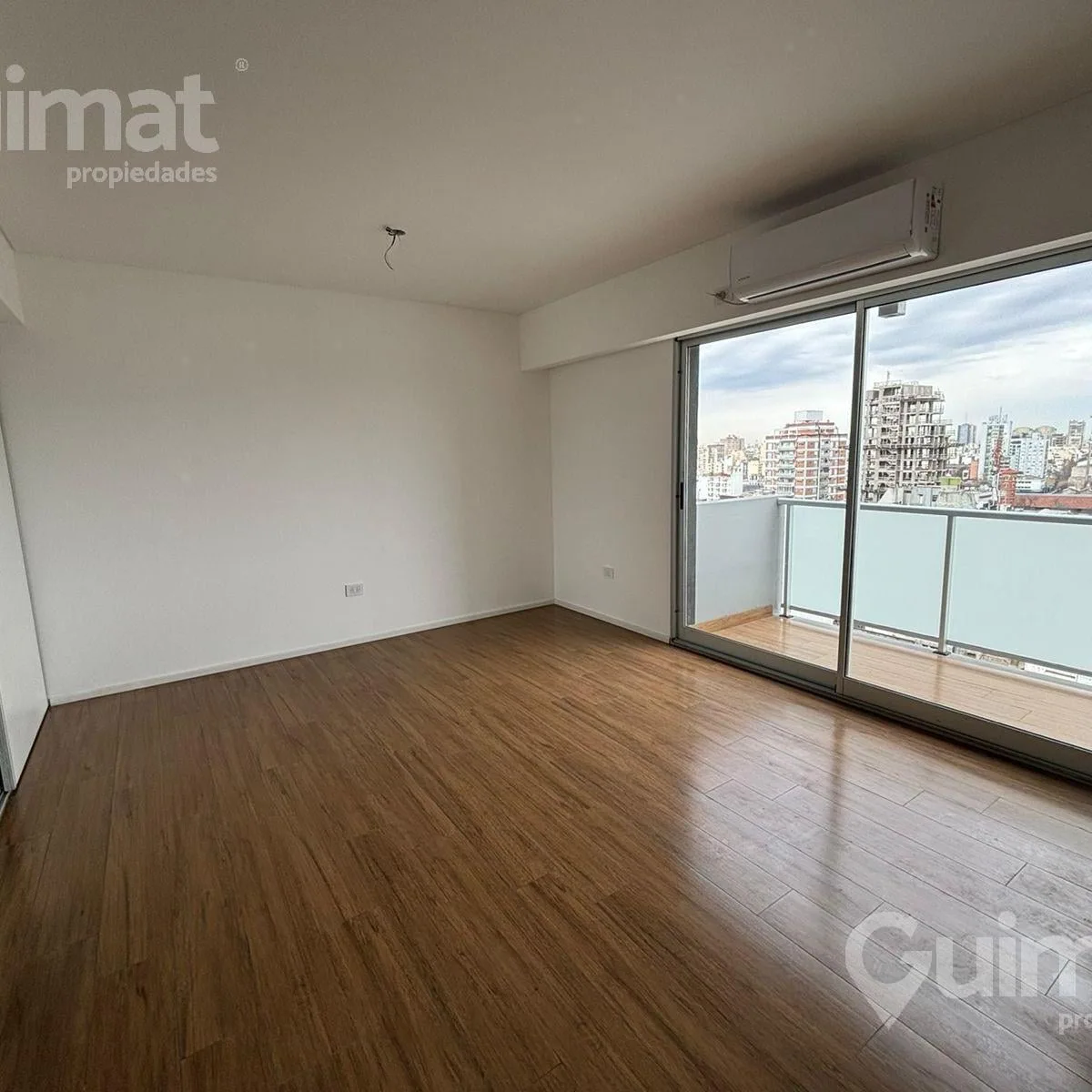 Studio com varanda, andar alto