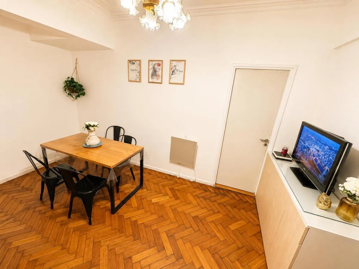 Alquiler – 3 Ambientes Amoblado con Balcon en Flores