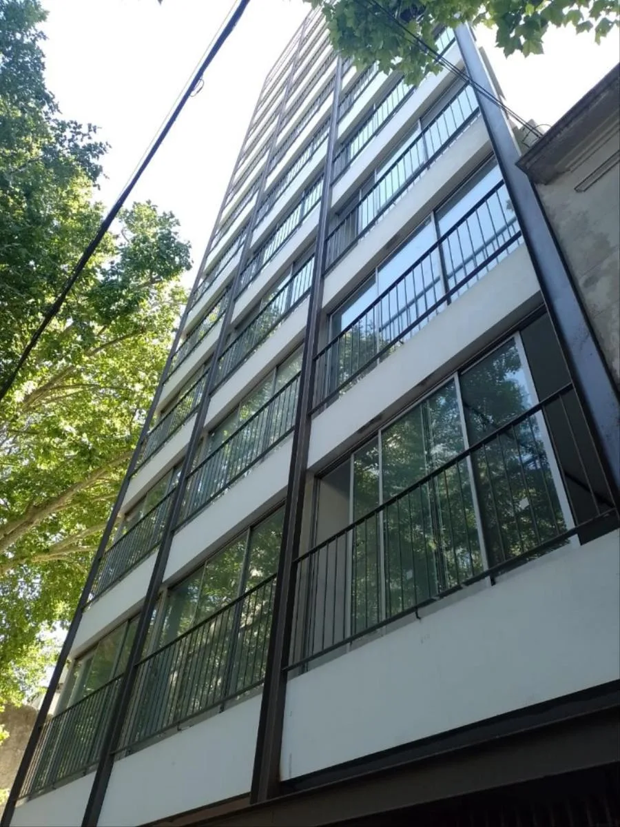 40 m² rear-facing, double glazing