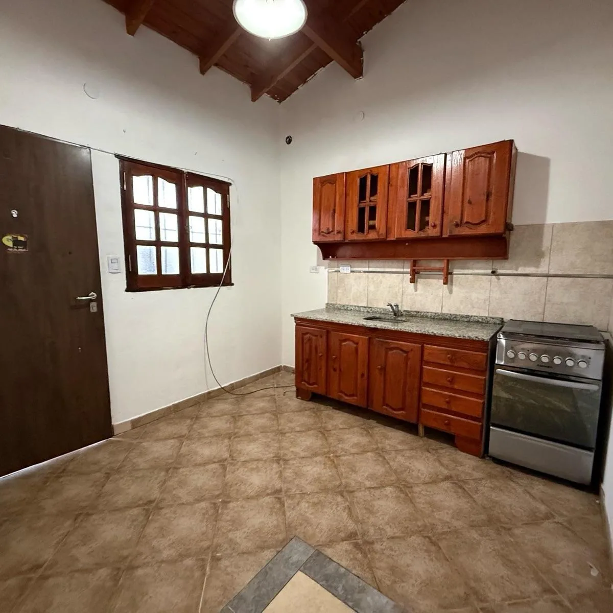 Departamento 3 Ambientes en Primer Piso por Escalera en Alquiler en Castelar Norte
