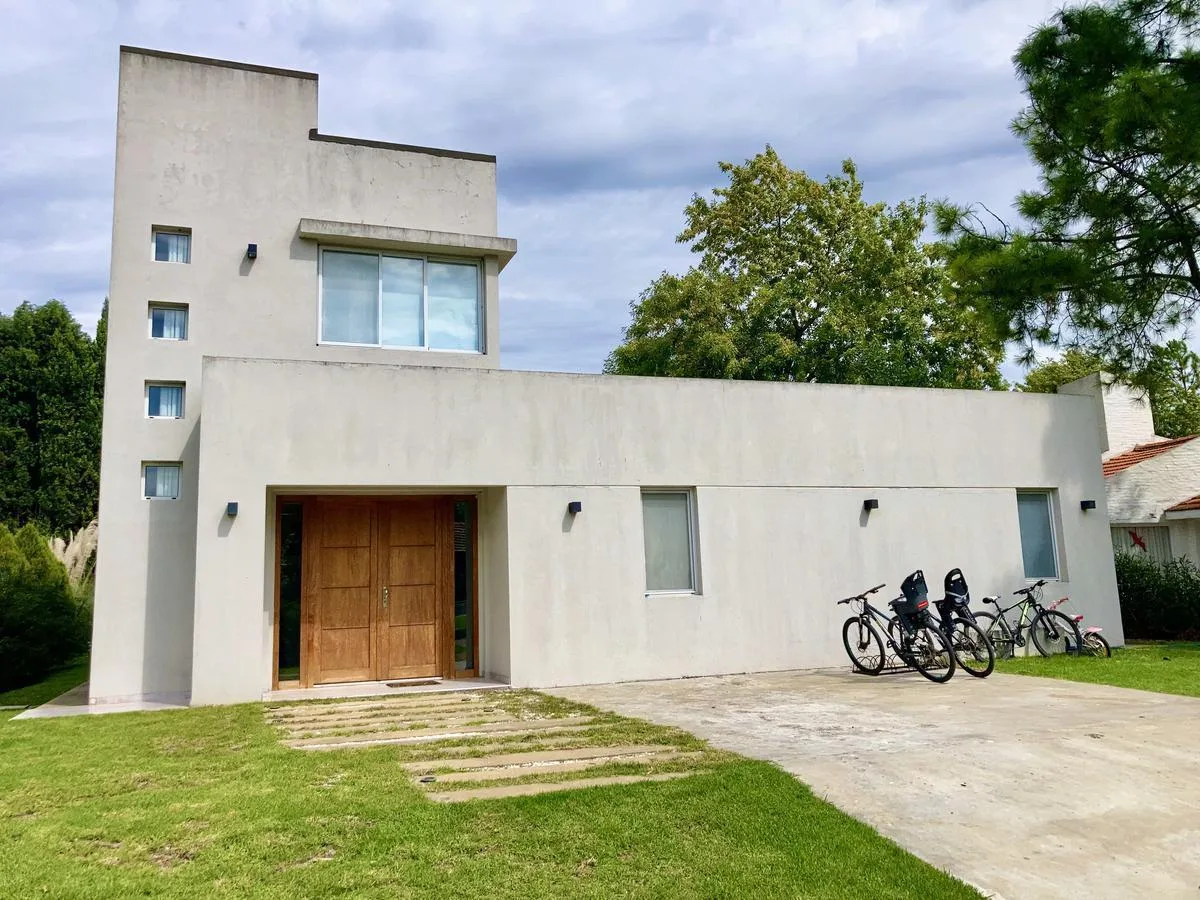 Casa 3 dorms, piscina e churrasqueira
