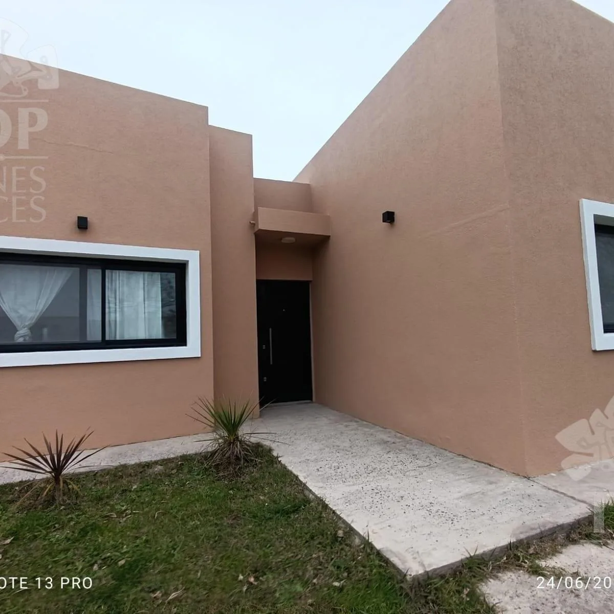 El Cantón house with pool