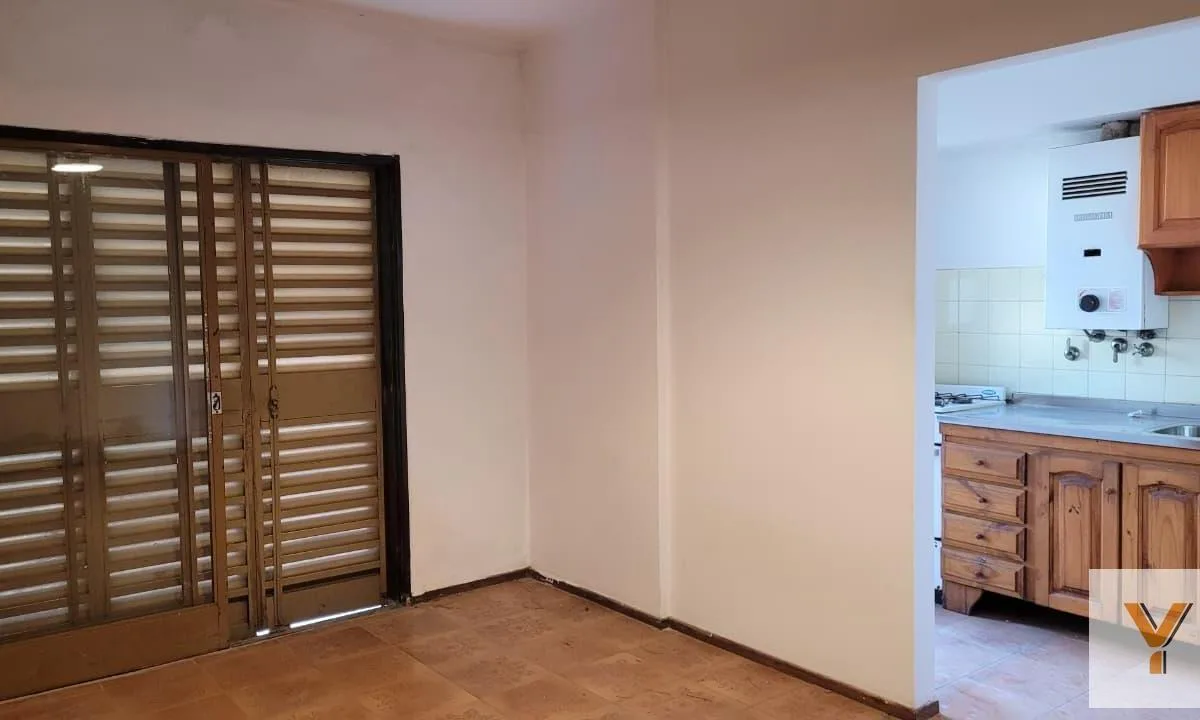 1 dormitorio, patio y cocina equipada