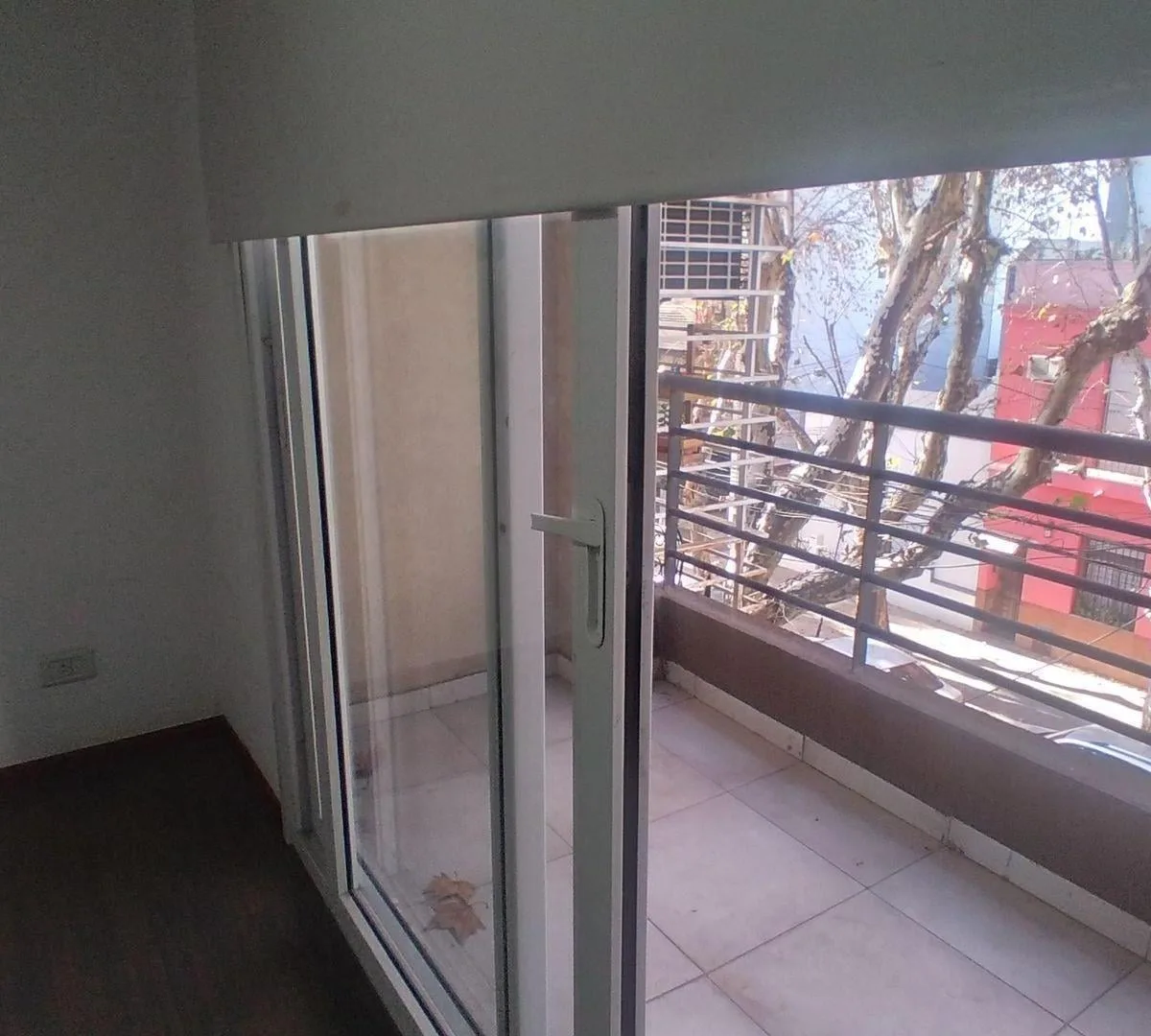 2 ambientes con balcón al frente