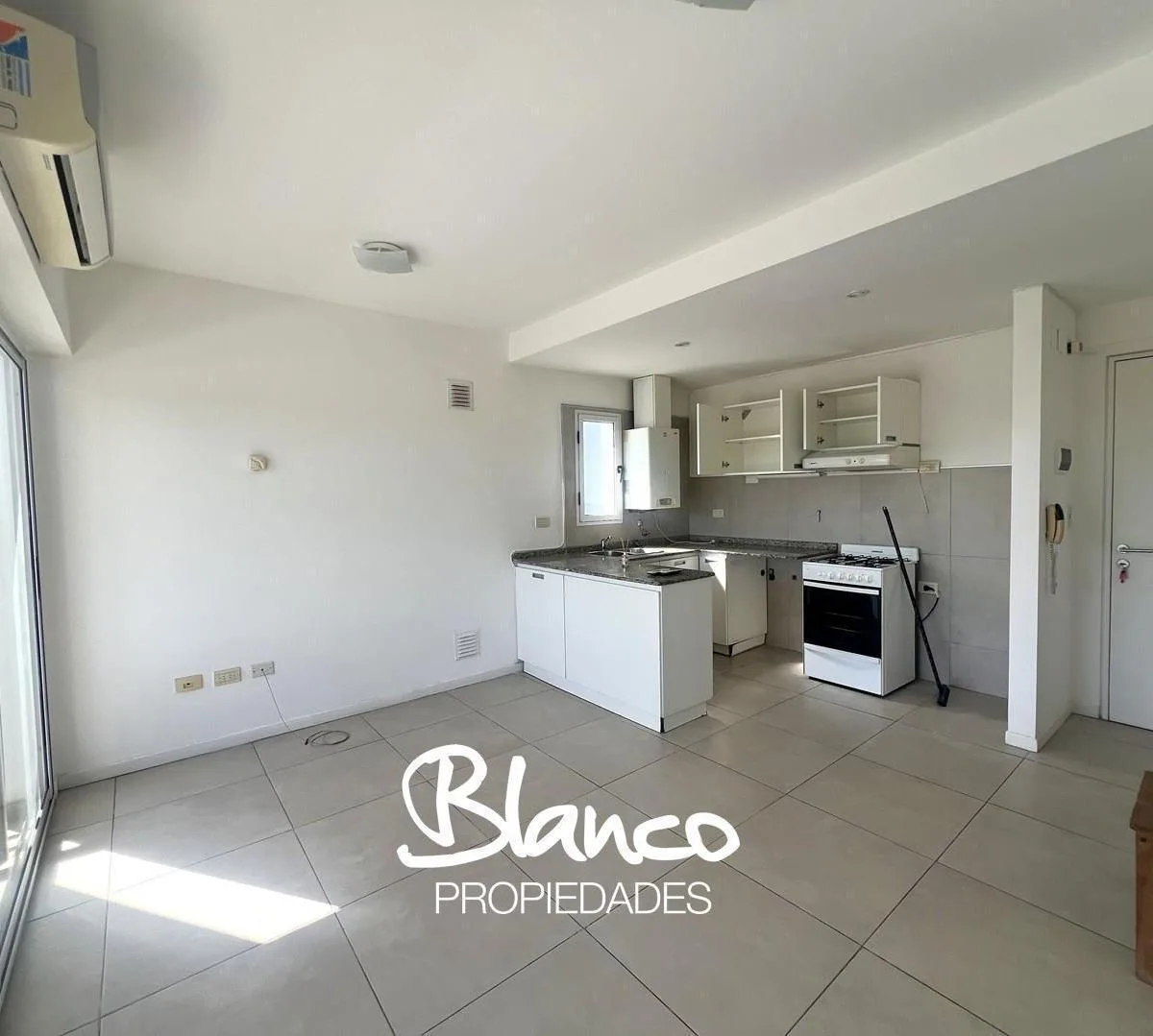 2BR with balcony and grill
