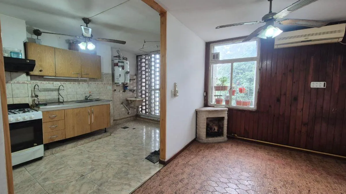 3-room unit with balcony and AC