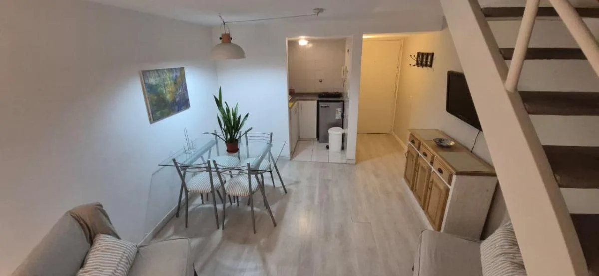 Excelente Departamento de 2 Ambientes en Dos Plantas - Amueblado