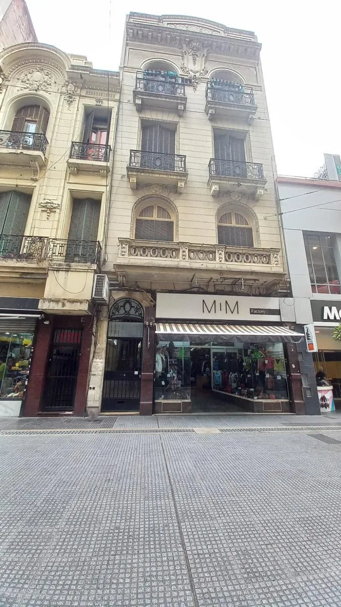 Excelente 3 Ambientes Amoblado, con Patio a 2 Cuadras del Obelisco