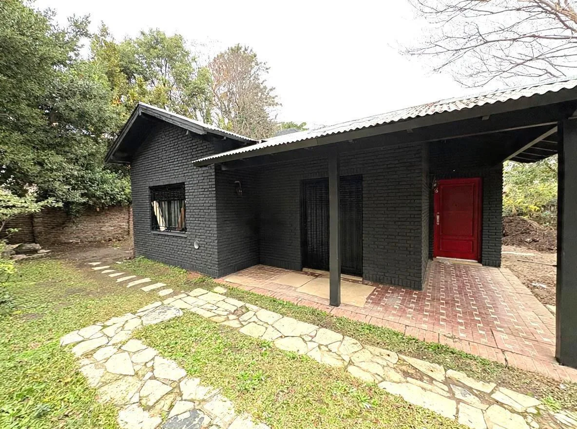 3-bedroom house, garden and grill