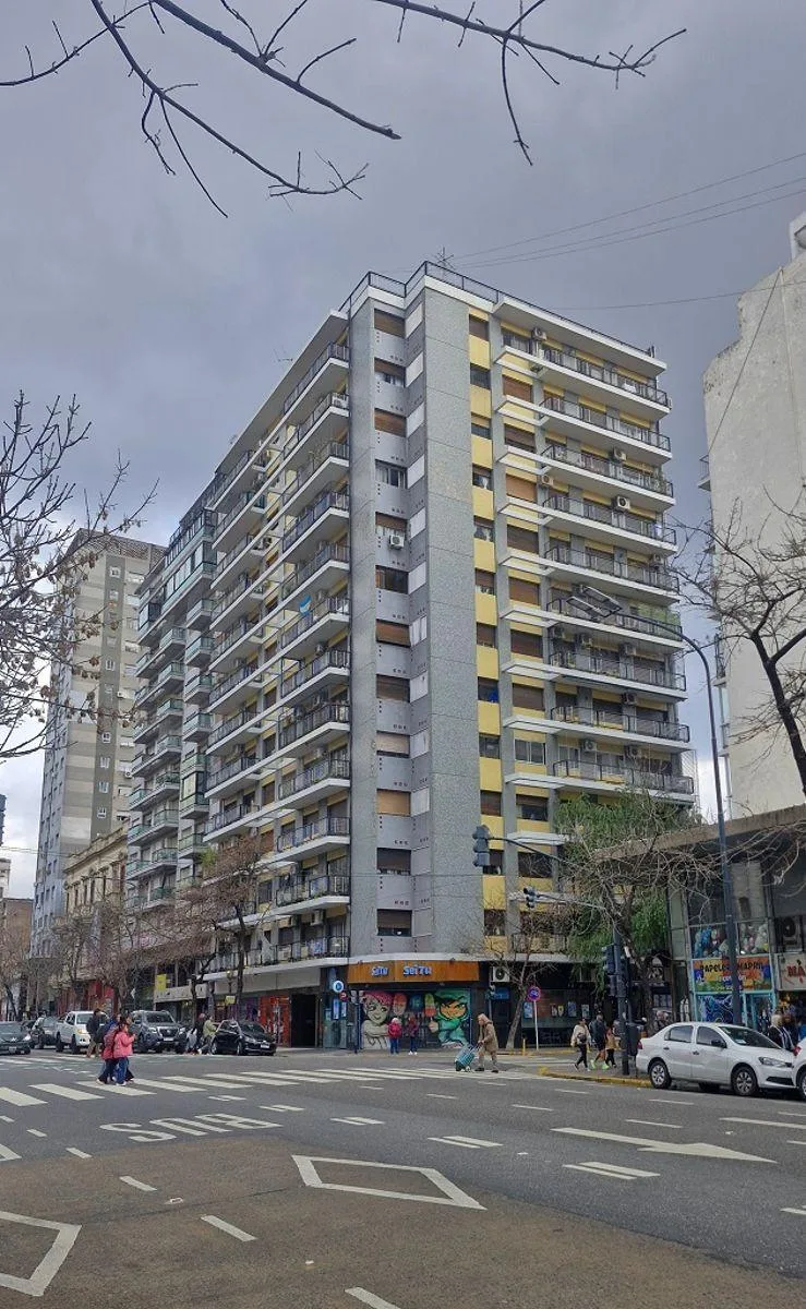 Departamento de 3 Dorm. Dependencias, Balcón - Constitución - Alquiler