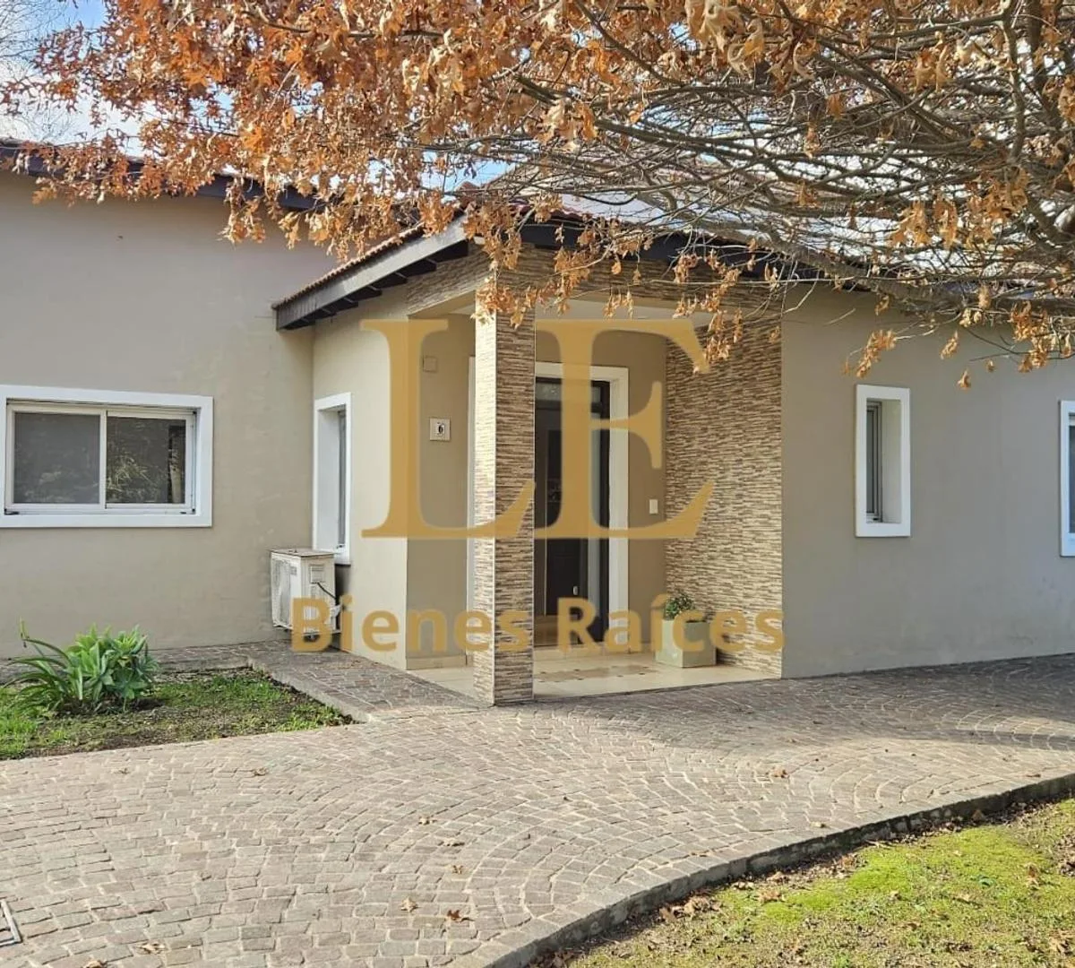 Casa com 4 dormitórios, quincho fechado
