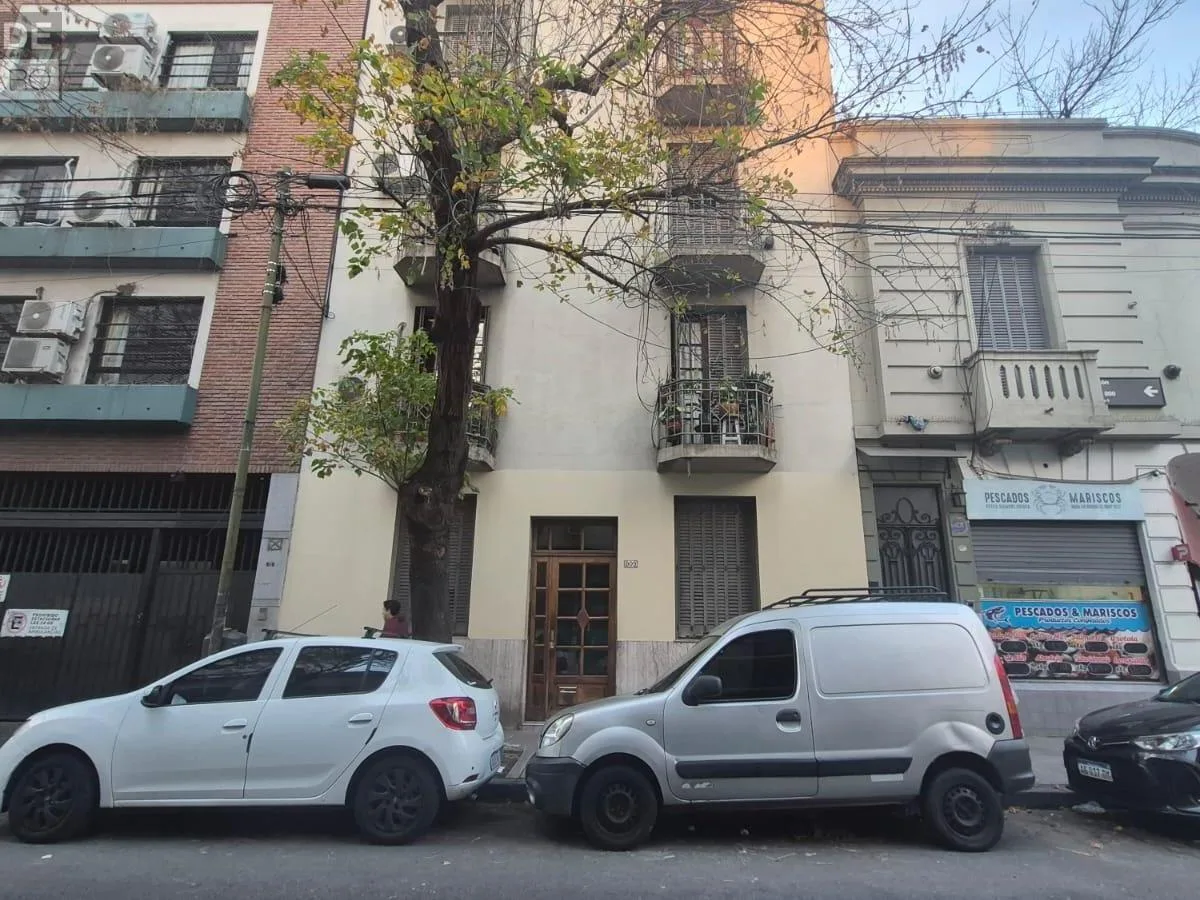 Front-facing with balcony