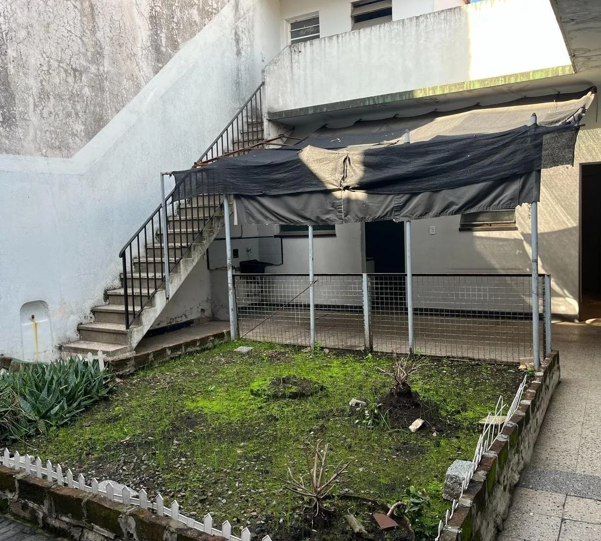 Casa de 4 Ambientes con Fondo y Terraza