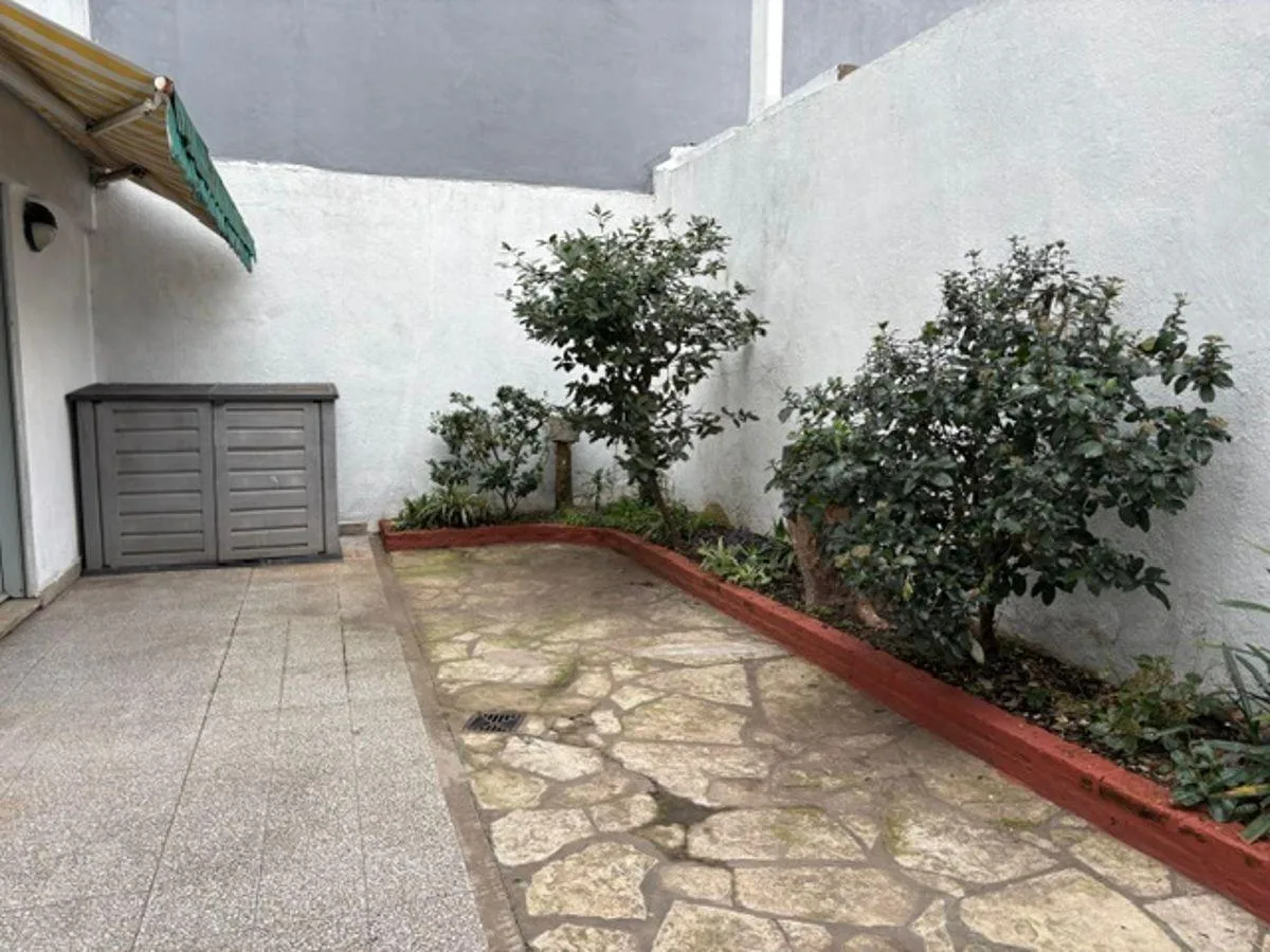 PH 3 Ambientes Al Contrafrente con Amplio Patio con Parrilla y Terraza Propia