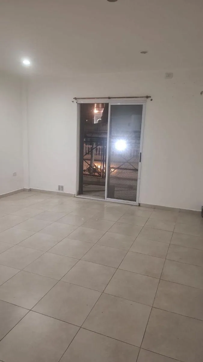 Studio de frente com varanda