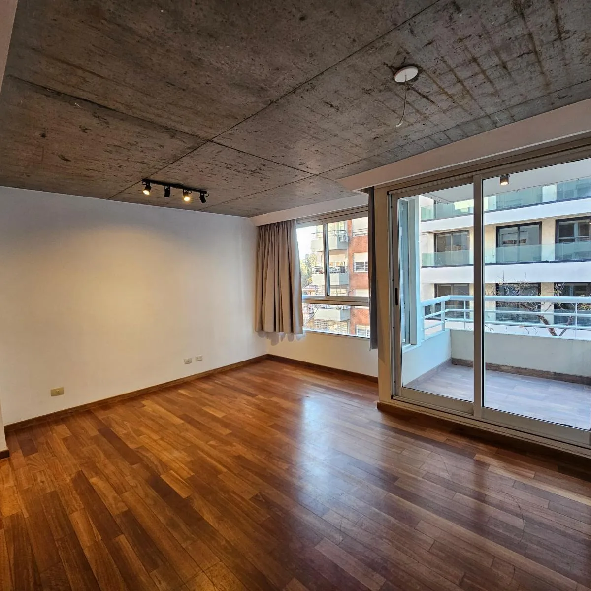 Departamento Luminoso de 2 Ambientes en Vilela 1666 - Piso 4